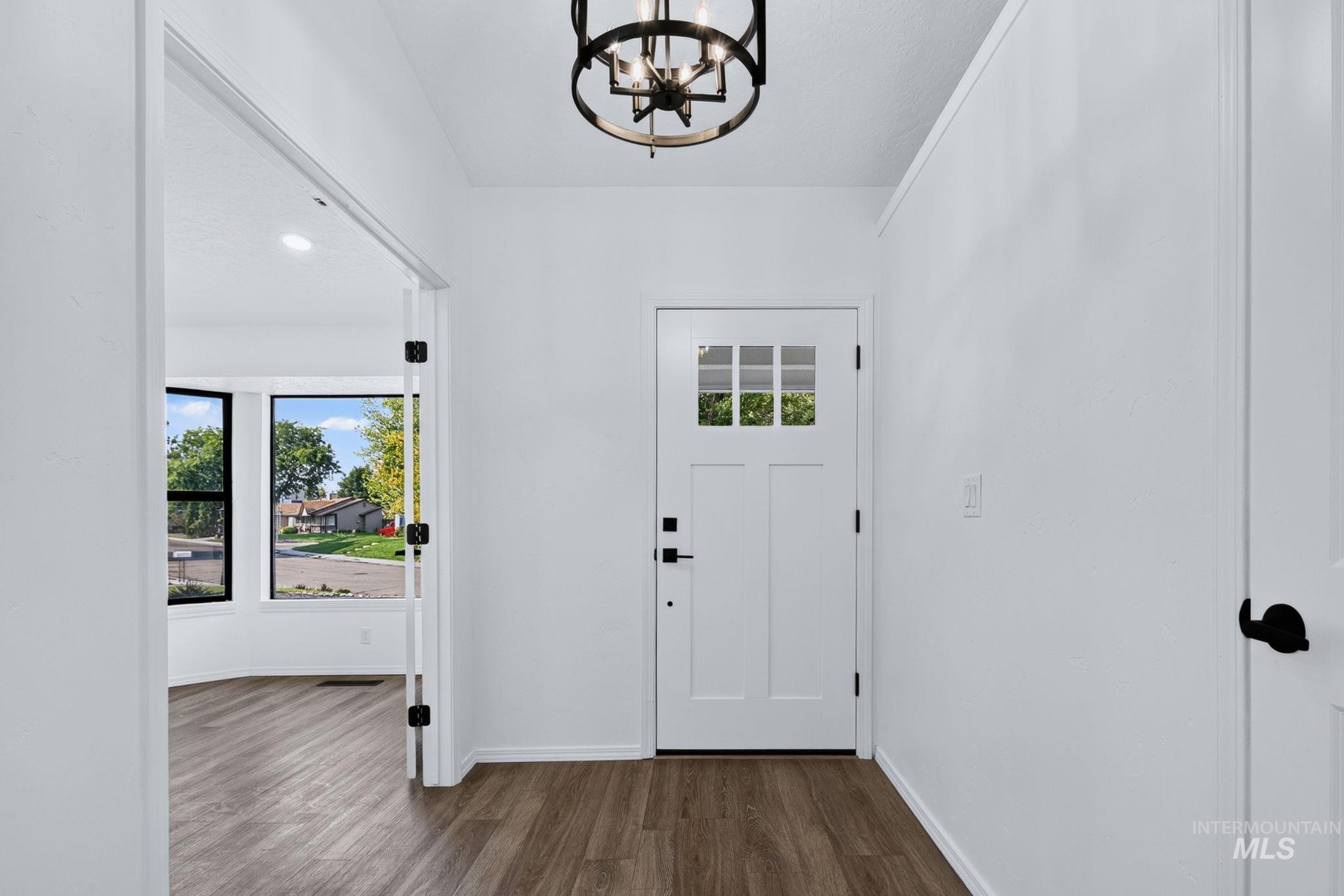 3385 N Creswell Way Property Photo 5