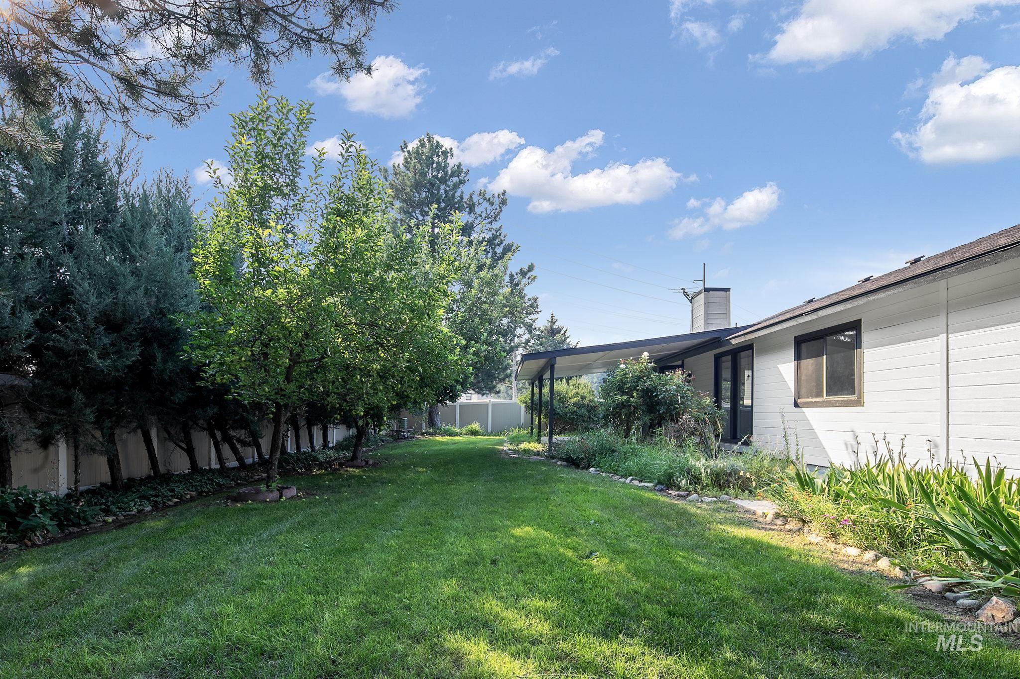 3385 N Creswell Way Property Photo 22