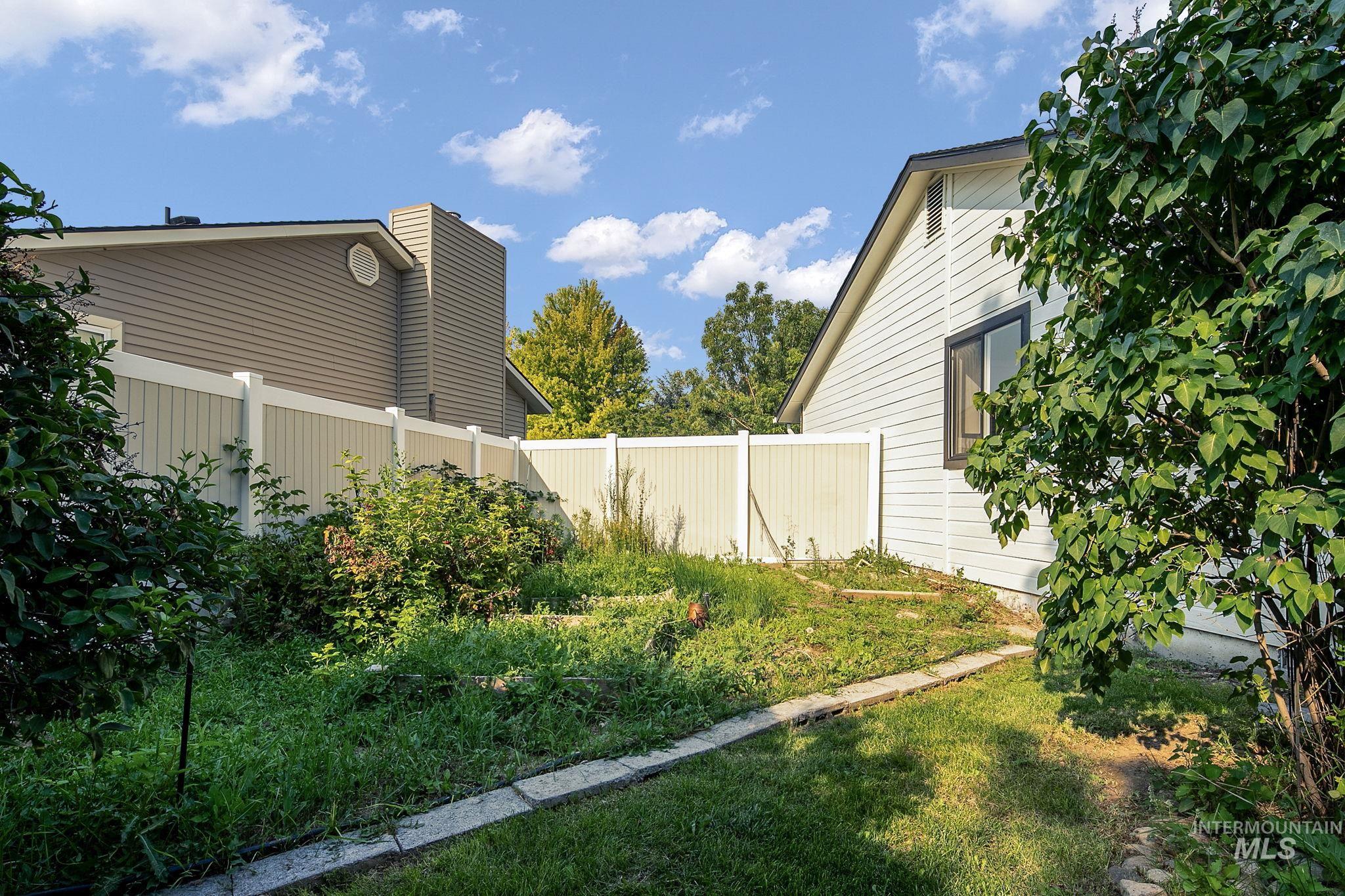 3385 N Creswell Way Property Photo 24