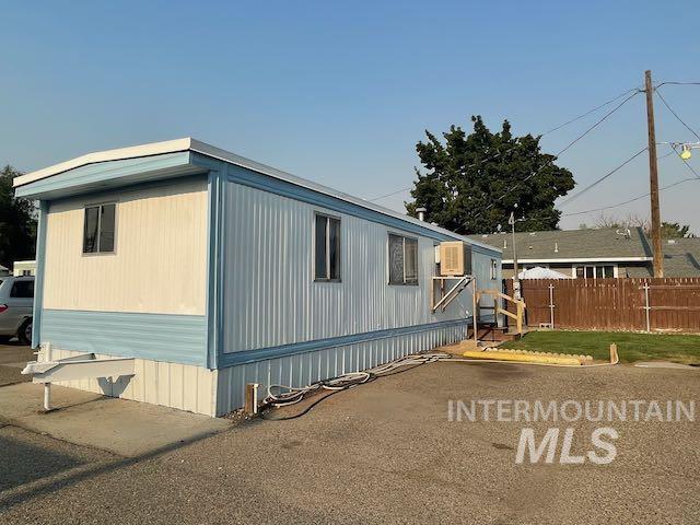 689 Fortner St Property Photo 3