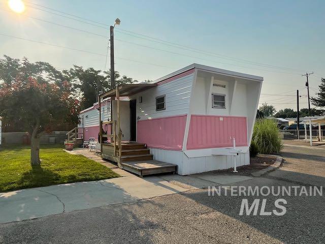 689 Fortner St Property Photo 4