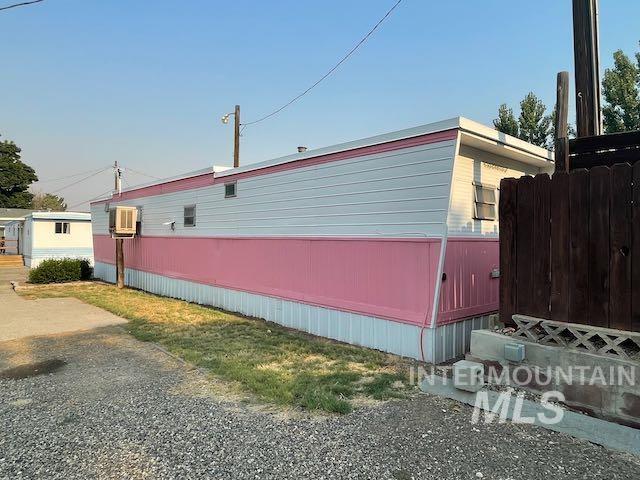 689 Fortner St Property Photo 6