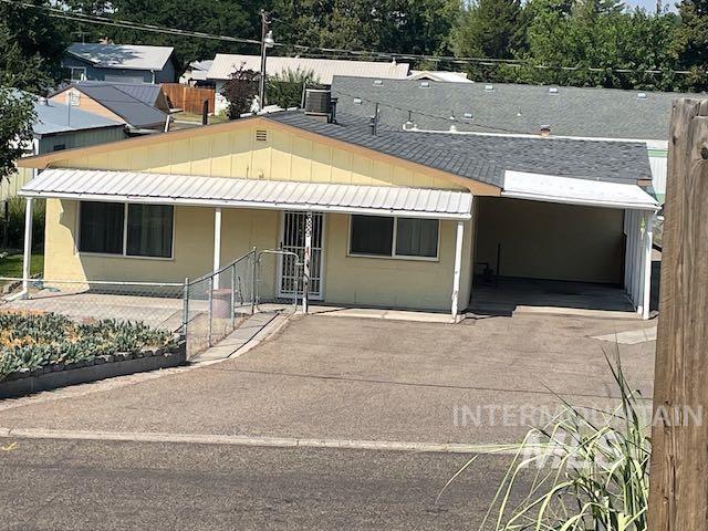 689 Fortner St Property Photo 7