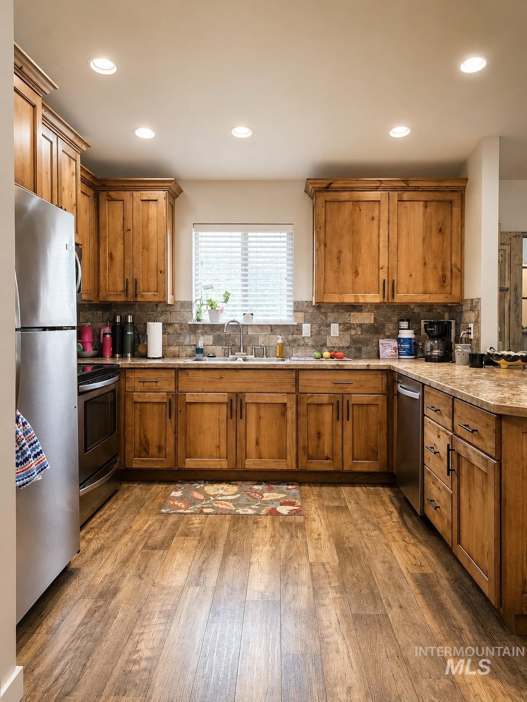 2110 E Ridgeview Avenue Property Photo 4