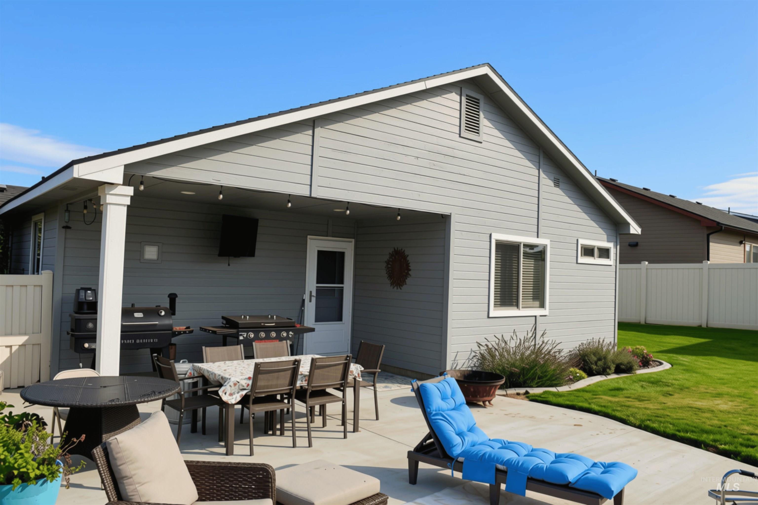 2110 E Ridgeview Avenue Property Photo 17