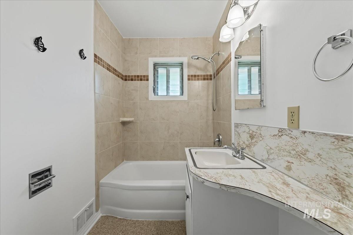 8020 W King St Property Photo 7
