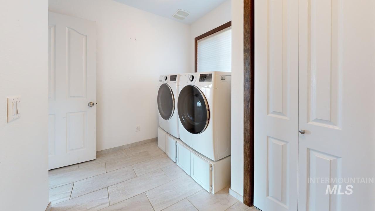 2555 Remington Way Property Photo 25