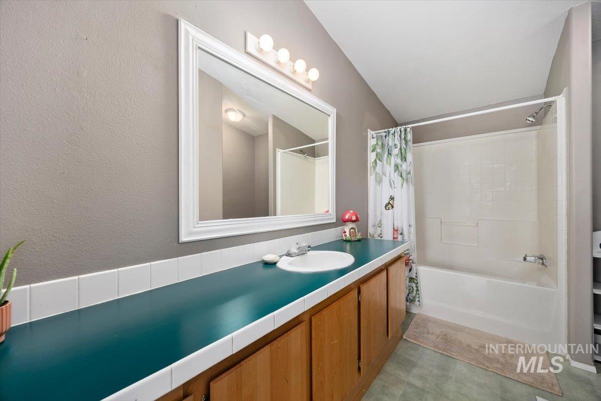 355 6th Avenue West Property Photo 14
