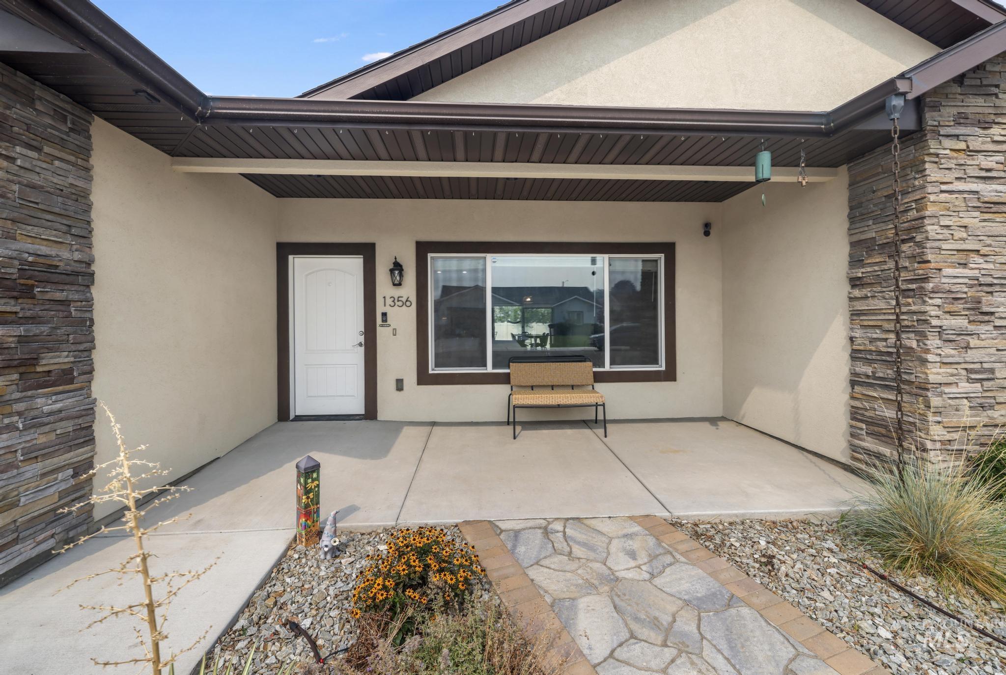1356 Jump St Property Photo 3