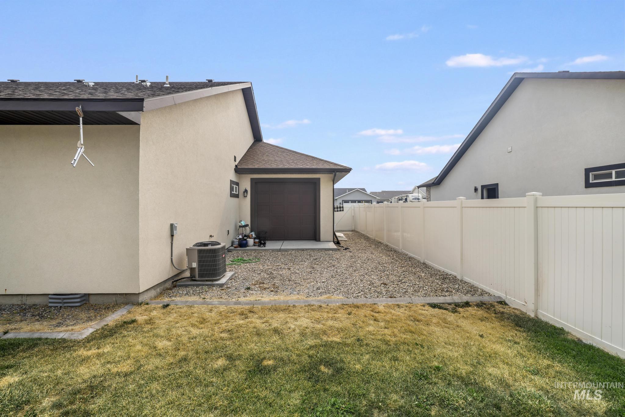 1356 Jump St Property Photo 28
