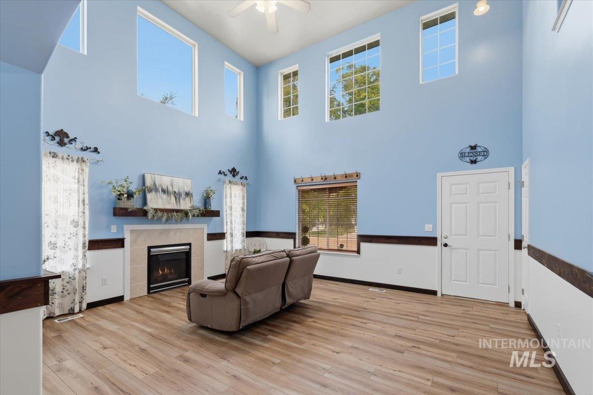 11761 Tidewater St Property Photo 6