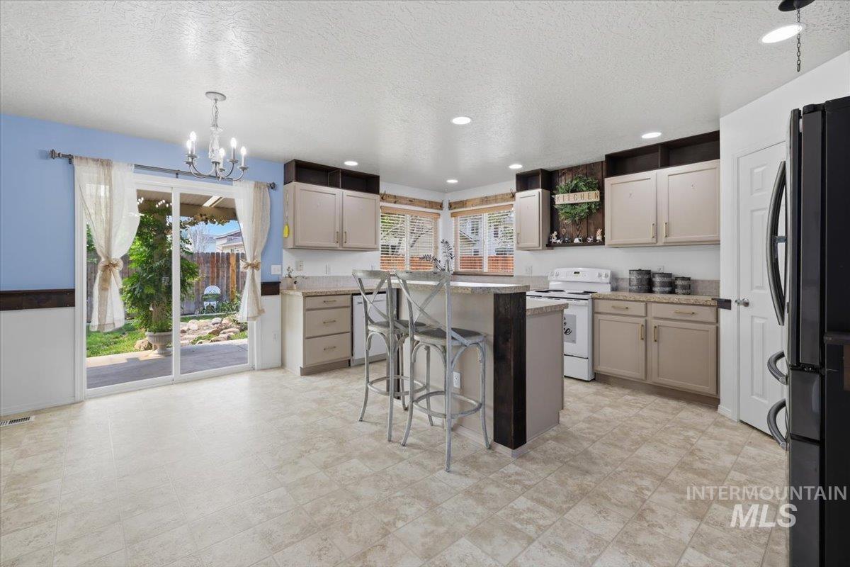 11761 Tidewater St Property Photo 8