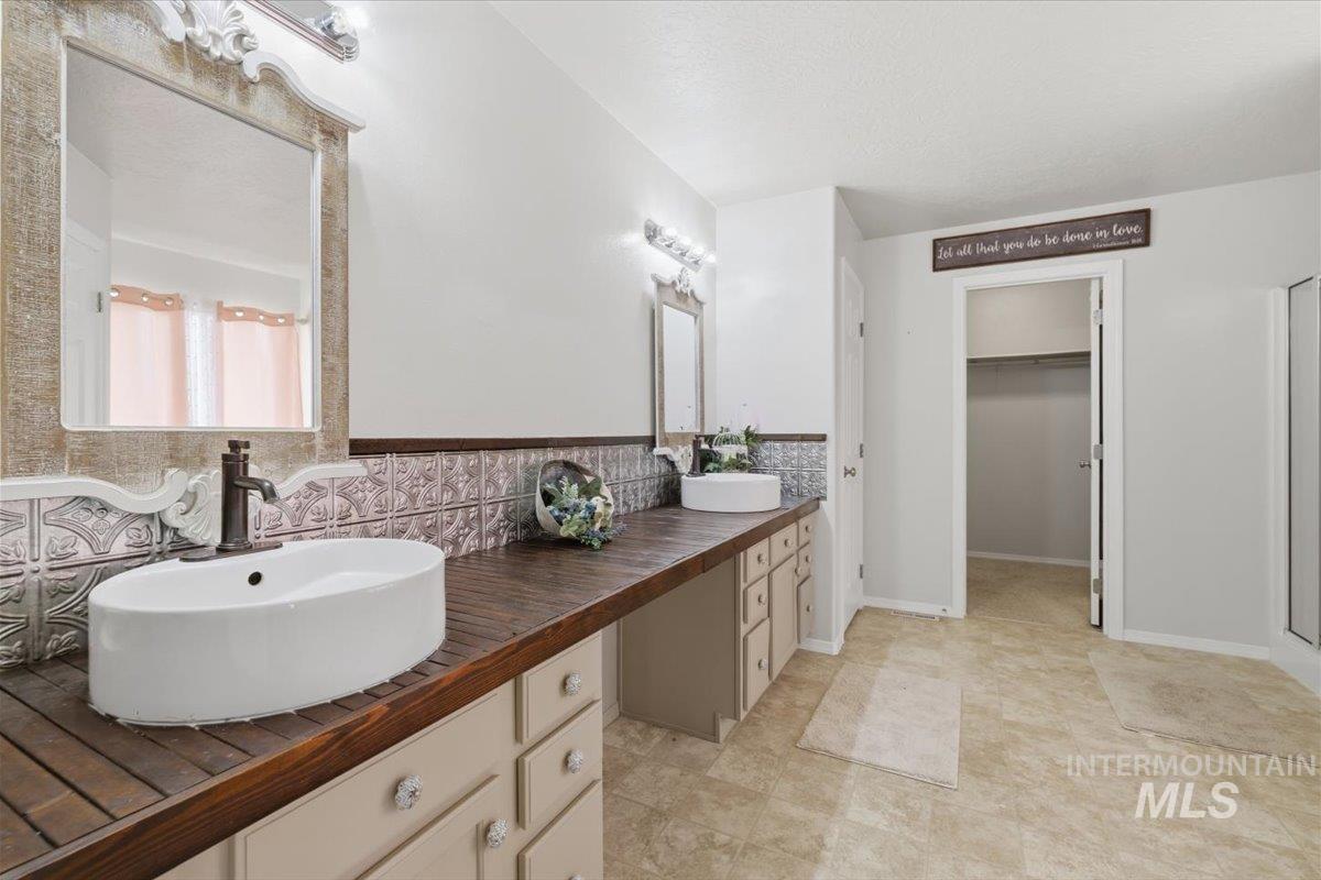 11761 Tidewater St Property Photo 31