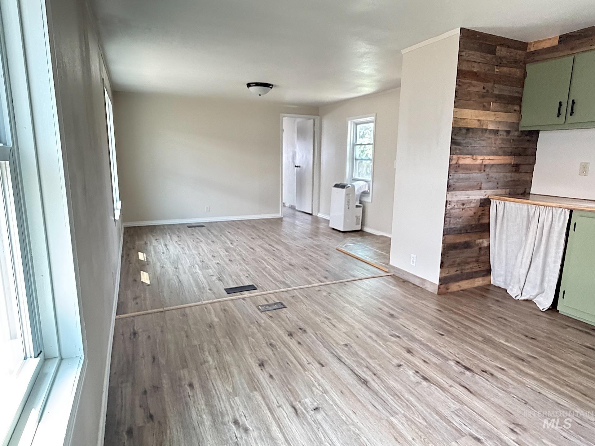 1751 N Polk Property Photo 4