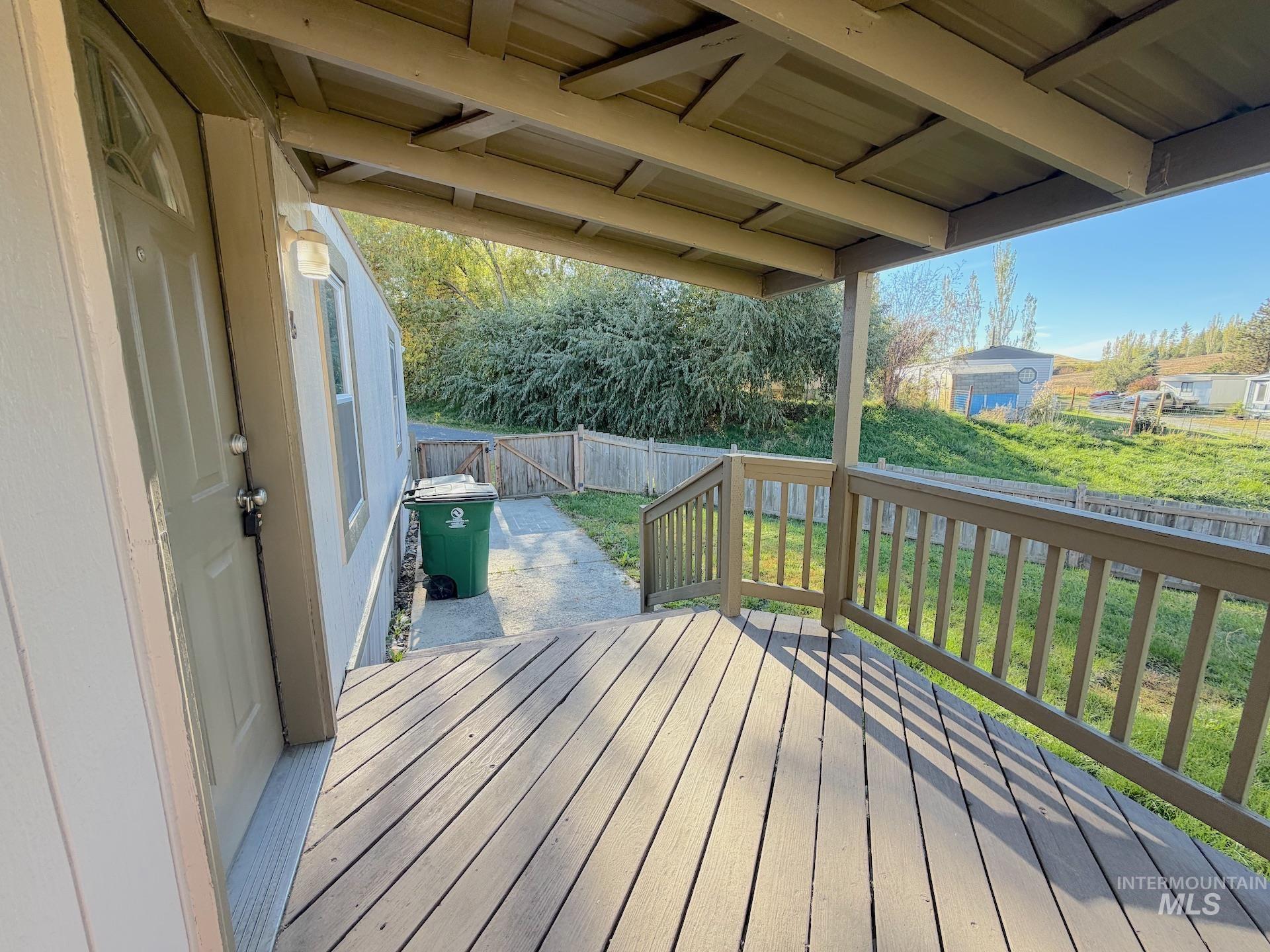 1751 N Polk Property Photo 4
