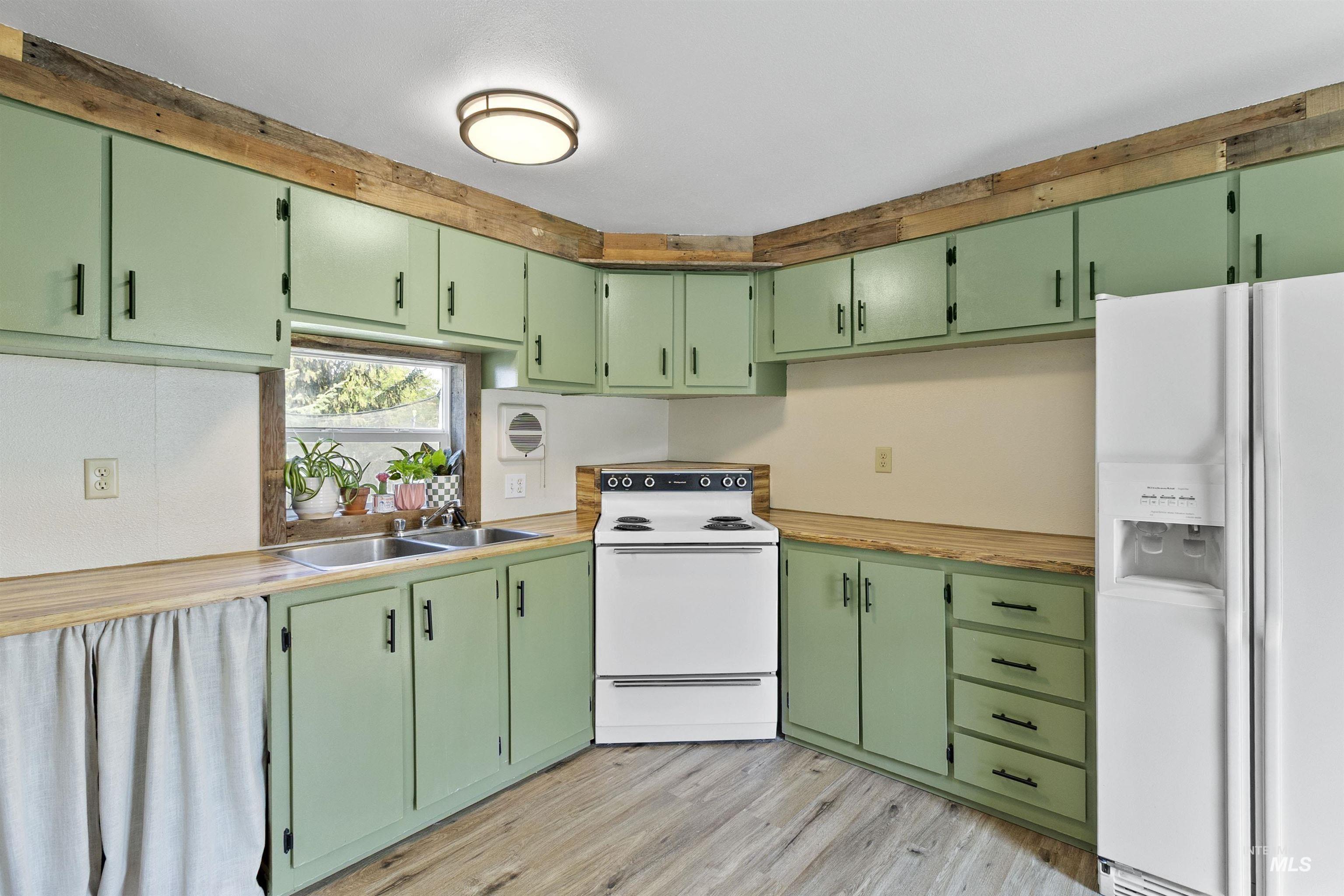 1751 N Polk Property Photo 6
