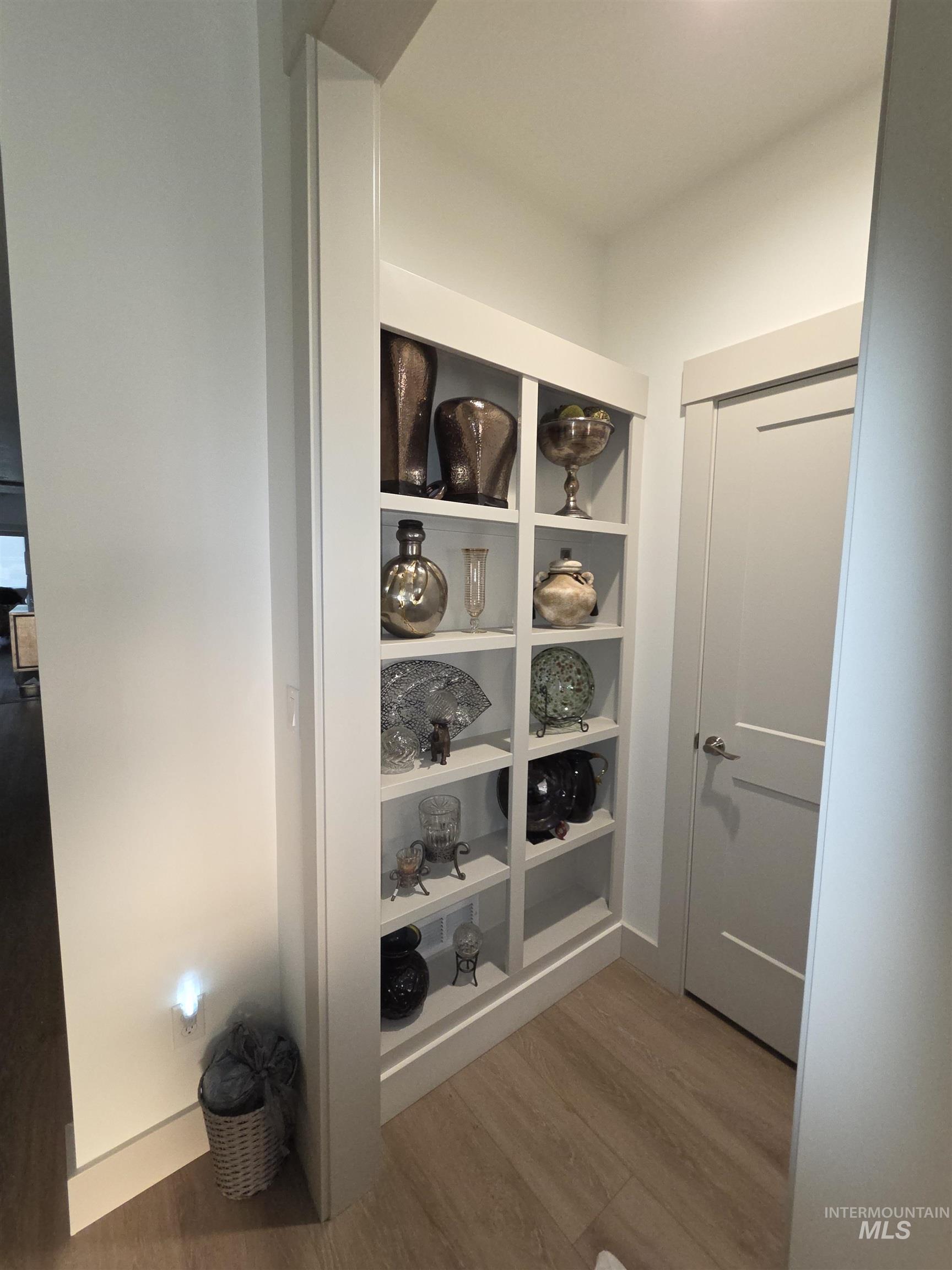 1329 N Parkshire Way Property Photo 6