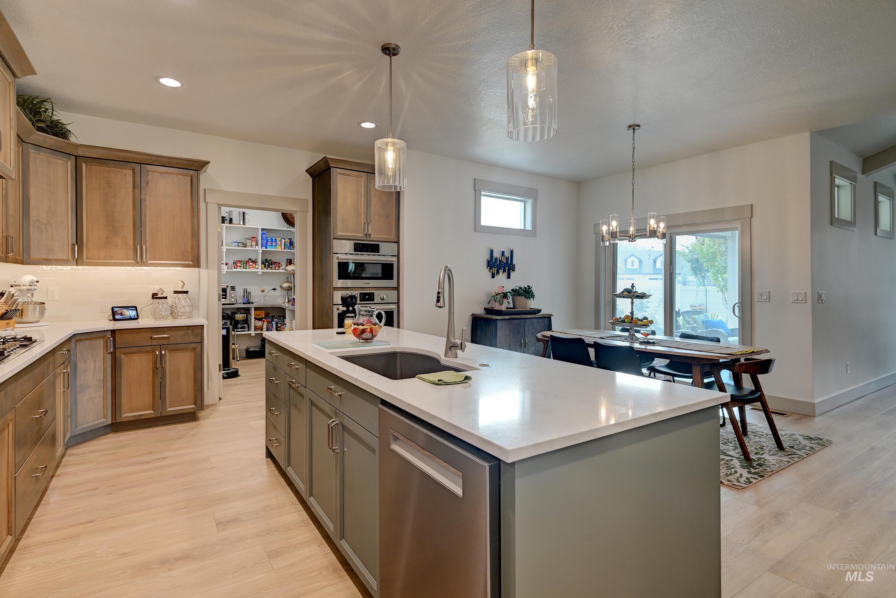1329 N Parkshire Way Property Photo 18