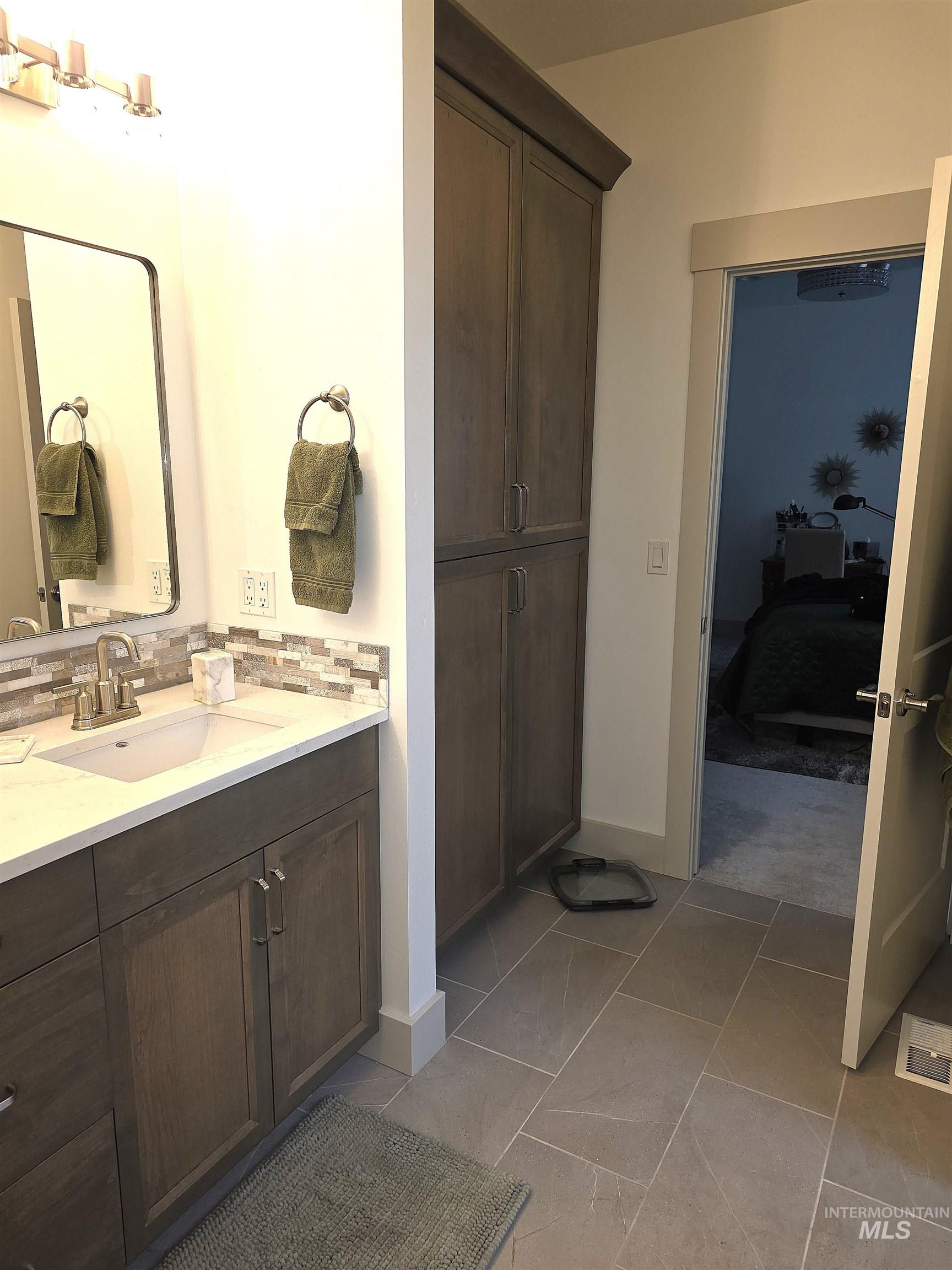 1329 N Parkshire Way Property Photo 37
