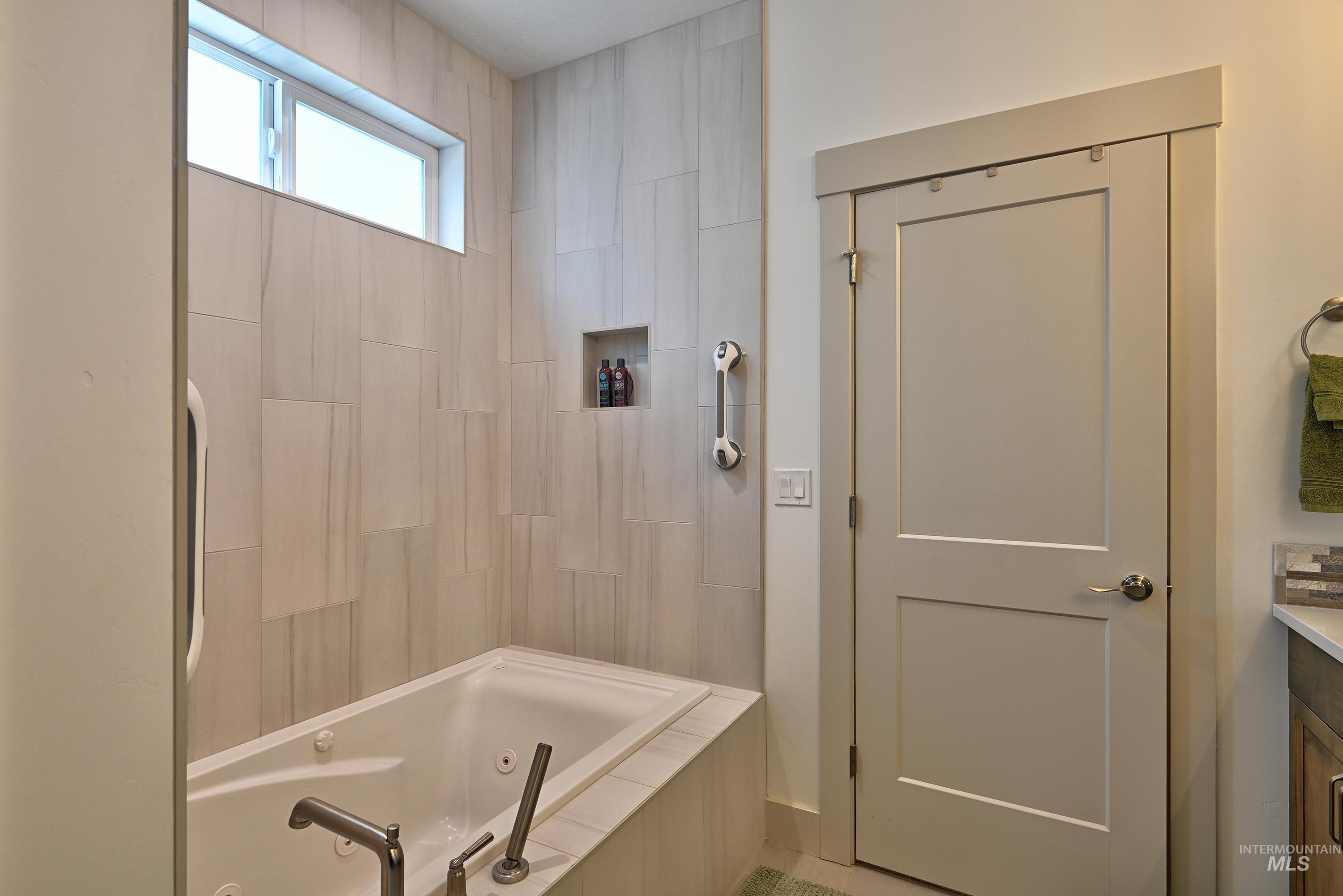 1329 N Parkshire Way Property Photo 39