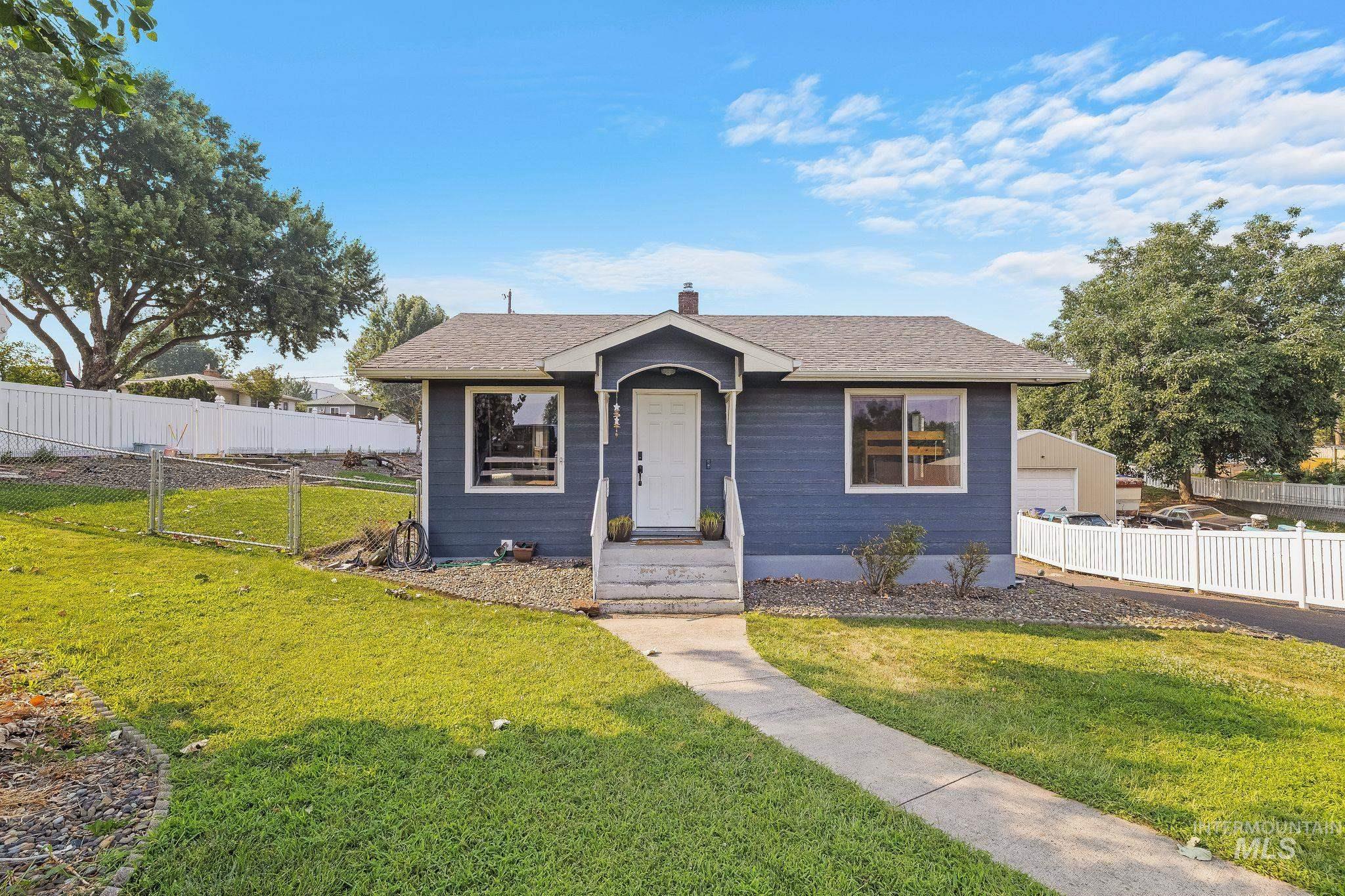 1930 14th Ave Property Photo 1