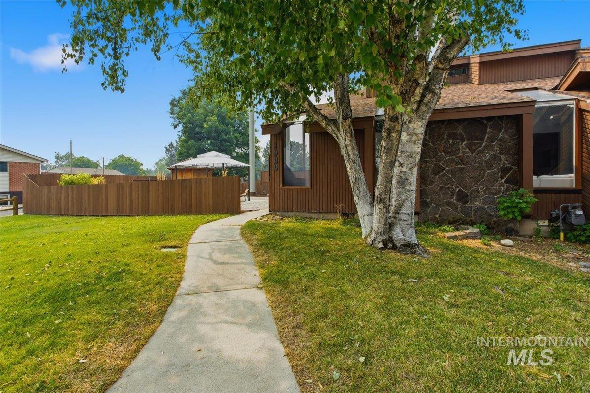1989 E Boise Ave Property Photo 6