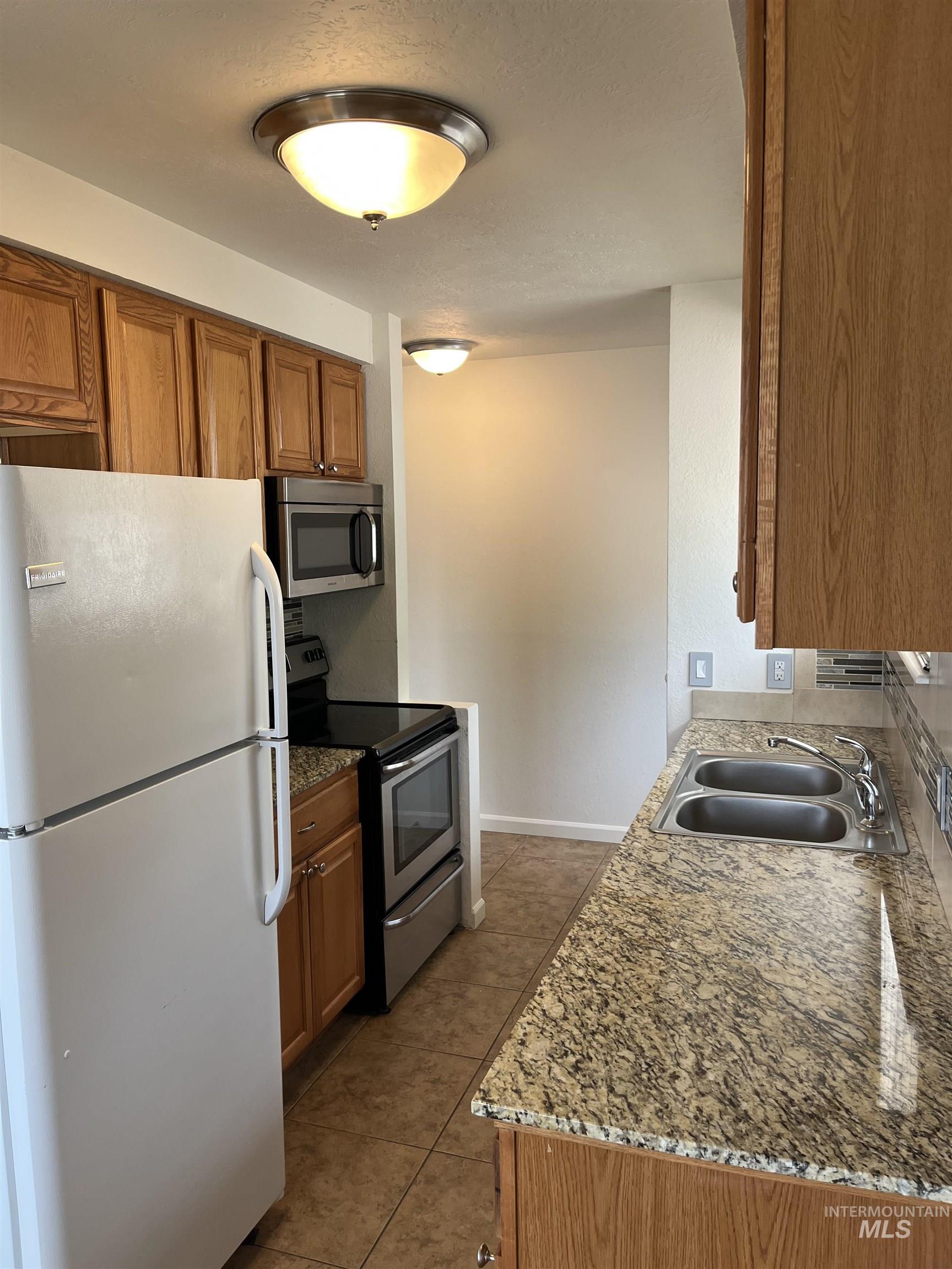 213 Nelson Ct. Property Photo 6