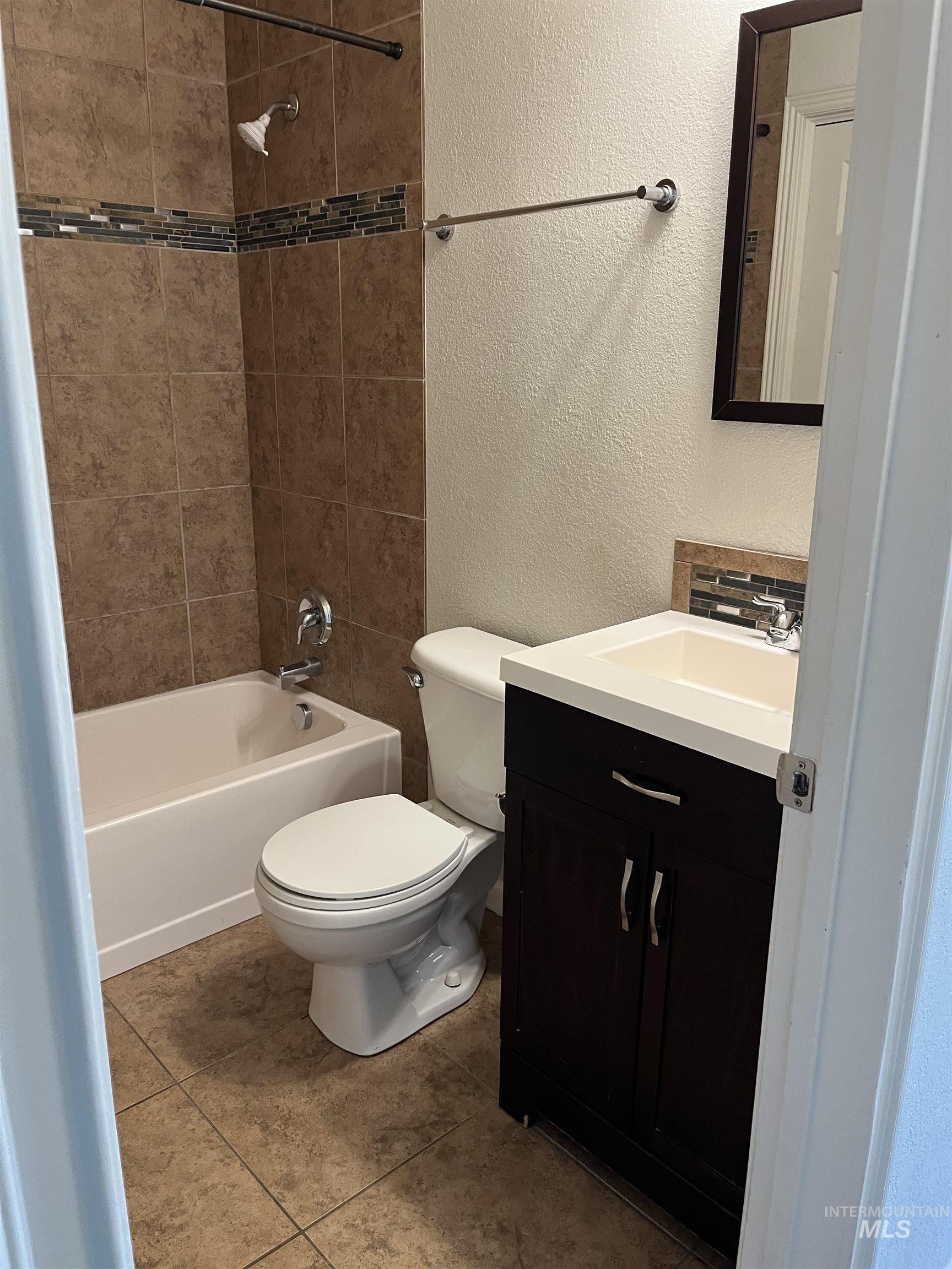 213 Nelson Ct. Property Photo 10