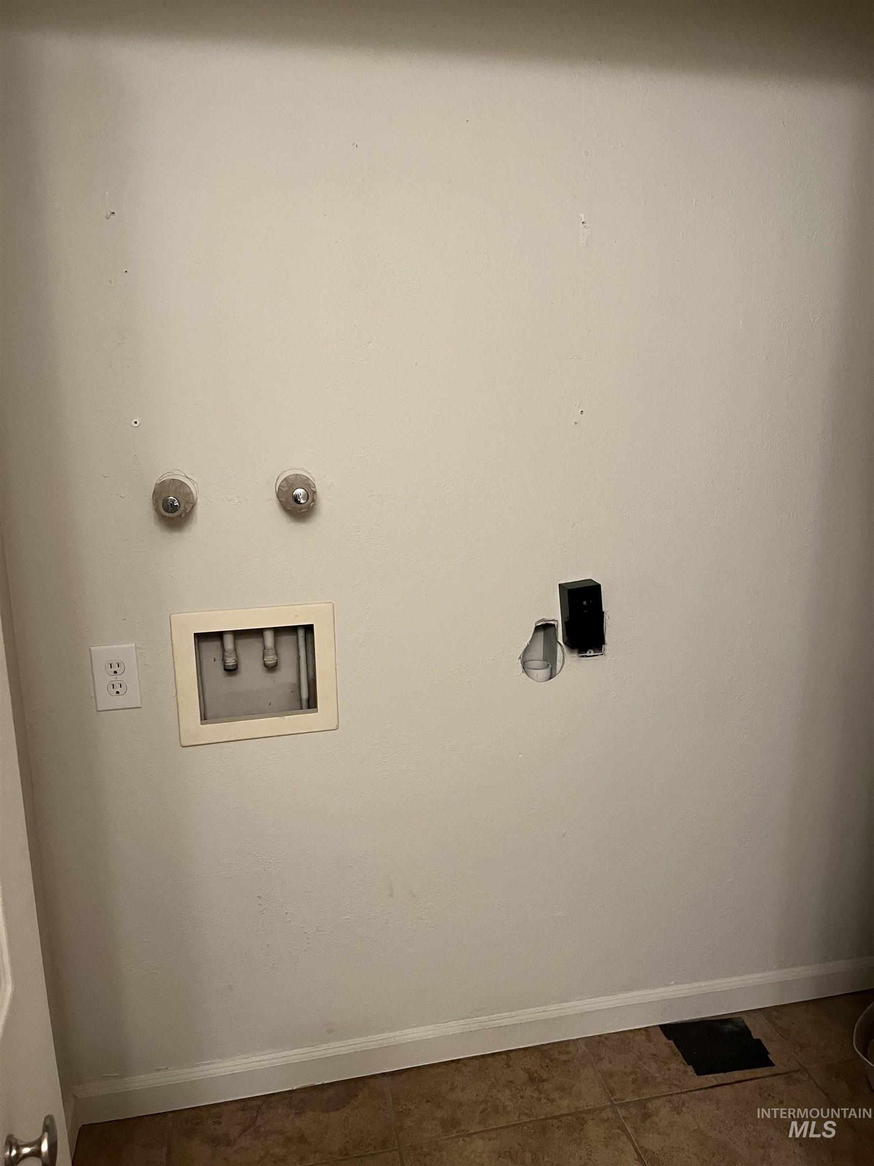 213 Nelson Ct. Property Photo 11