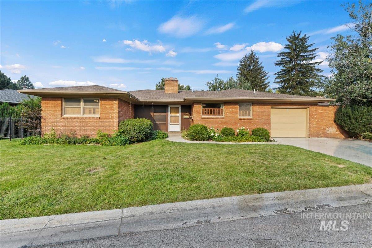 3215 W Camrose Lane Property Photo 1