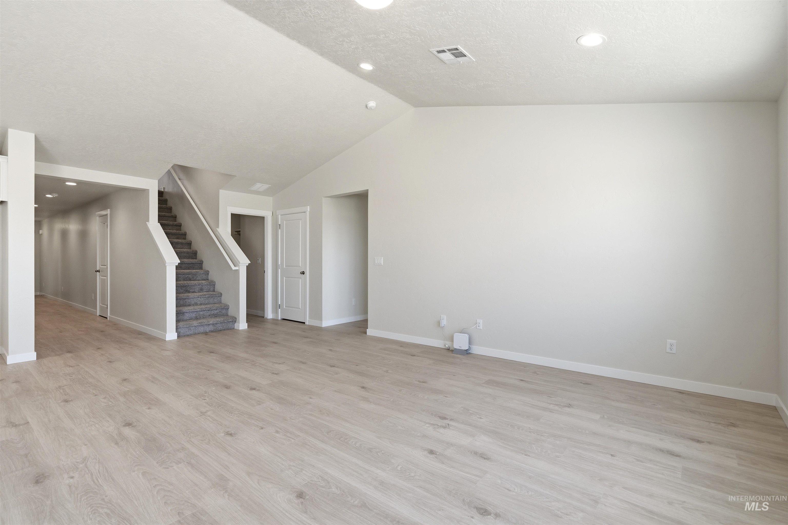 631 Dunmore Ave Property Photo 6
