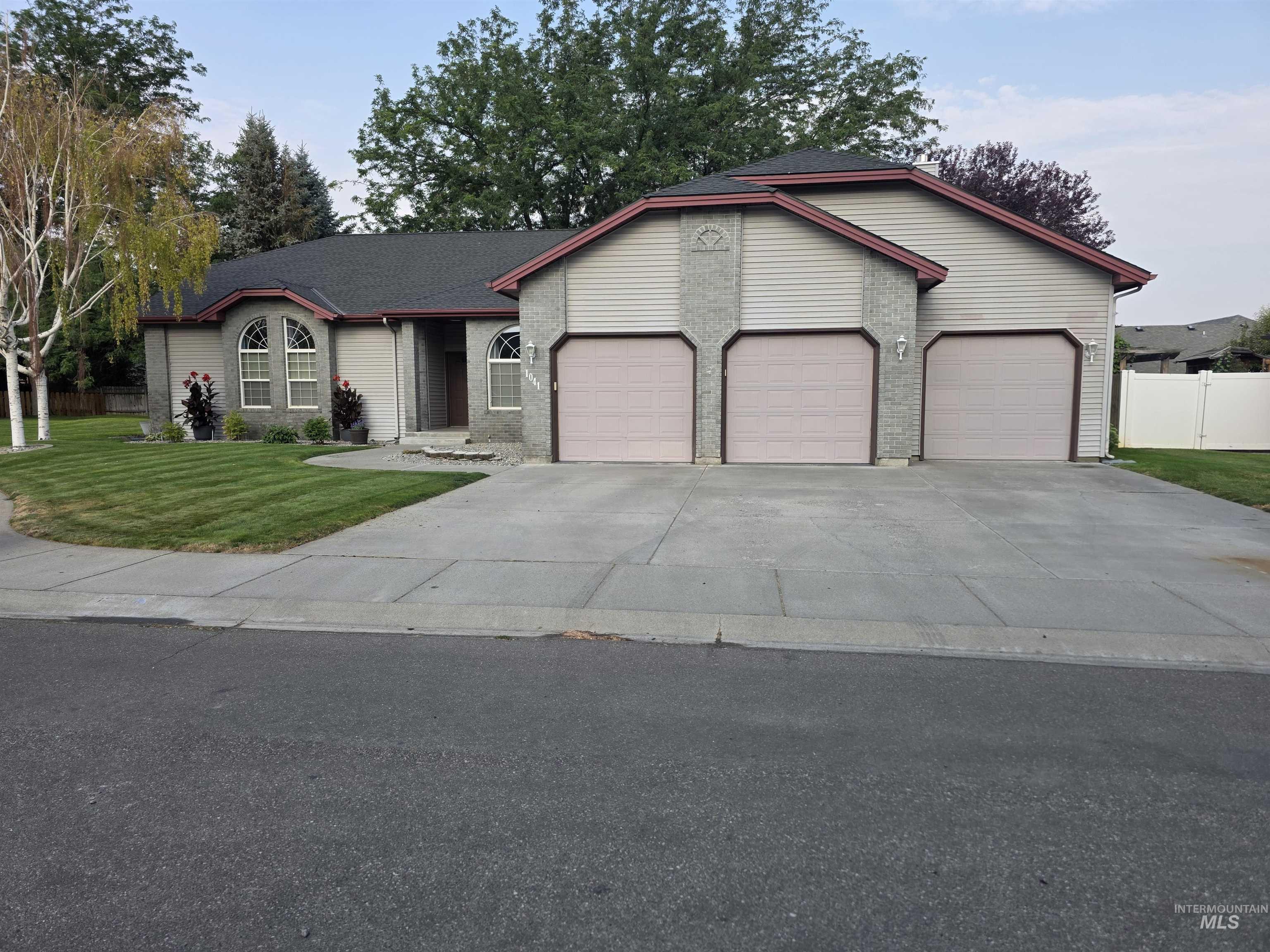 1041 Warm Springs PL Property Photo 1