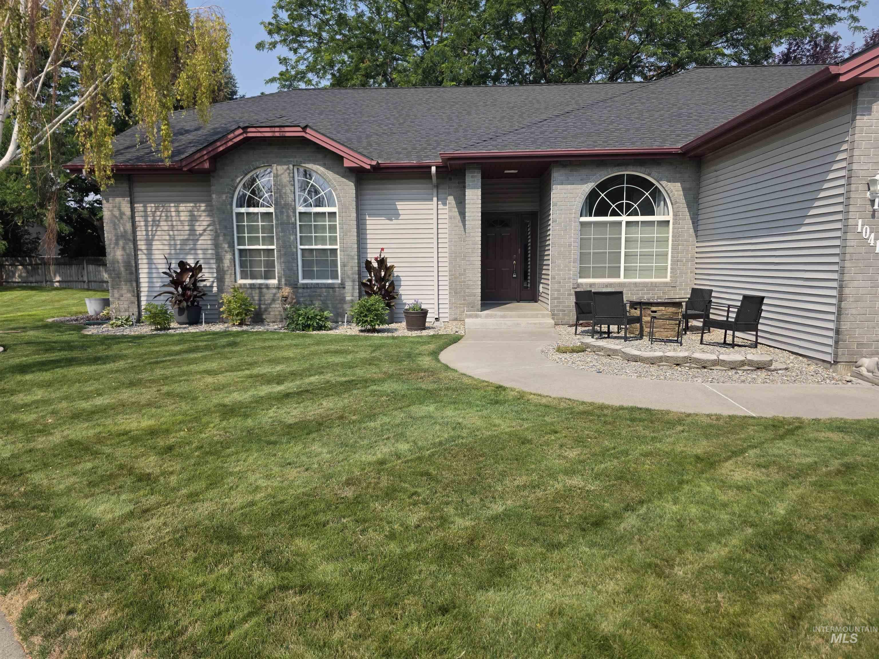 1041 Warm Springs Pl Property Photo 3