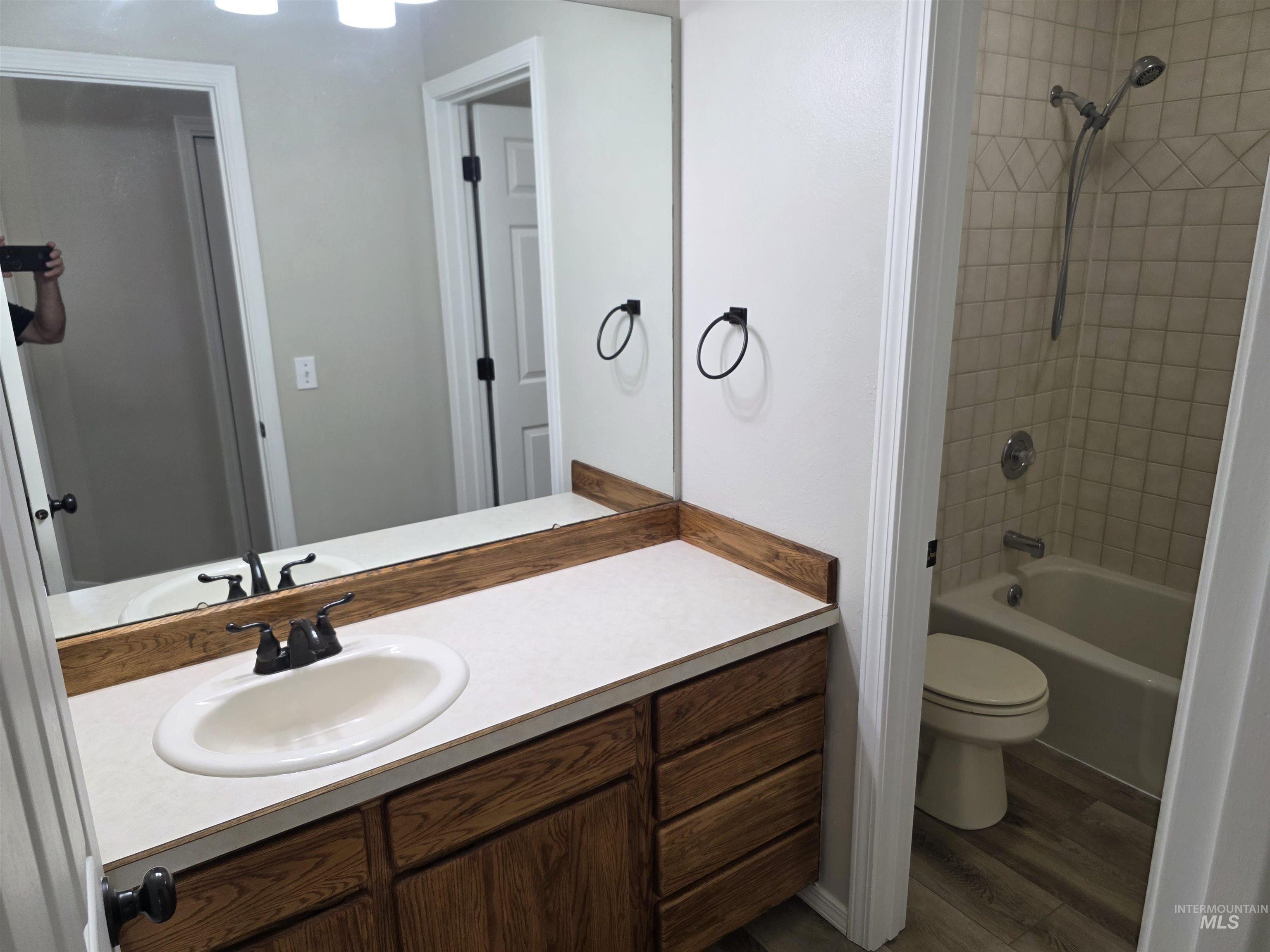 1041 Warm Springs Pl Property Photo 21