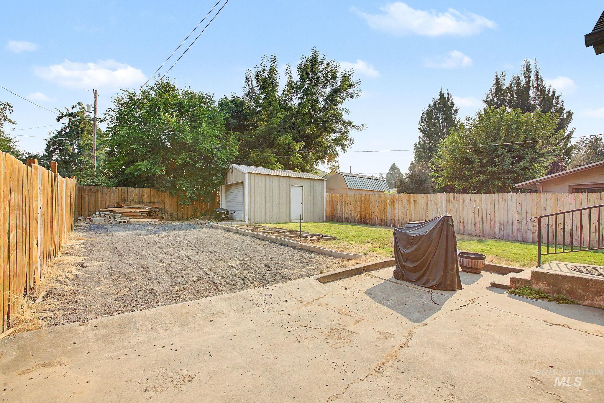 1106 14th Ave Property Photo 4