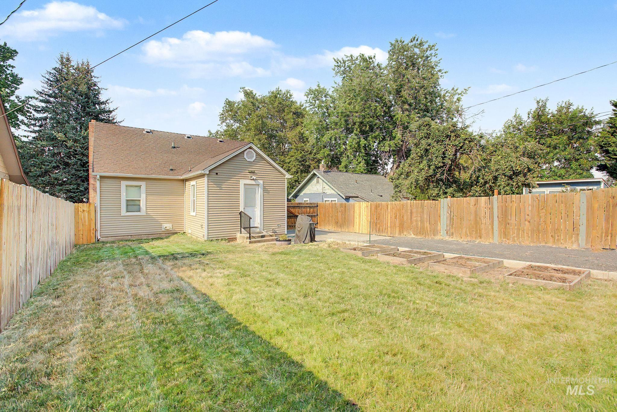1106 14th Ave Property Photo 7