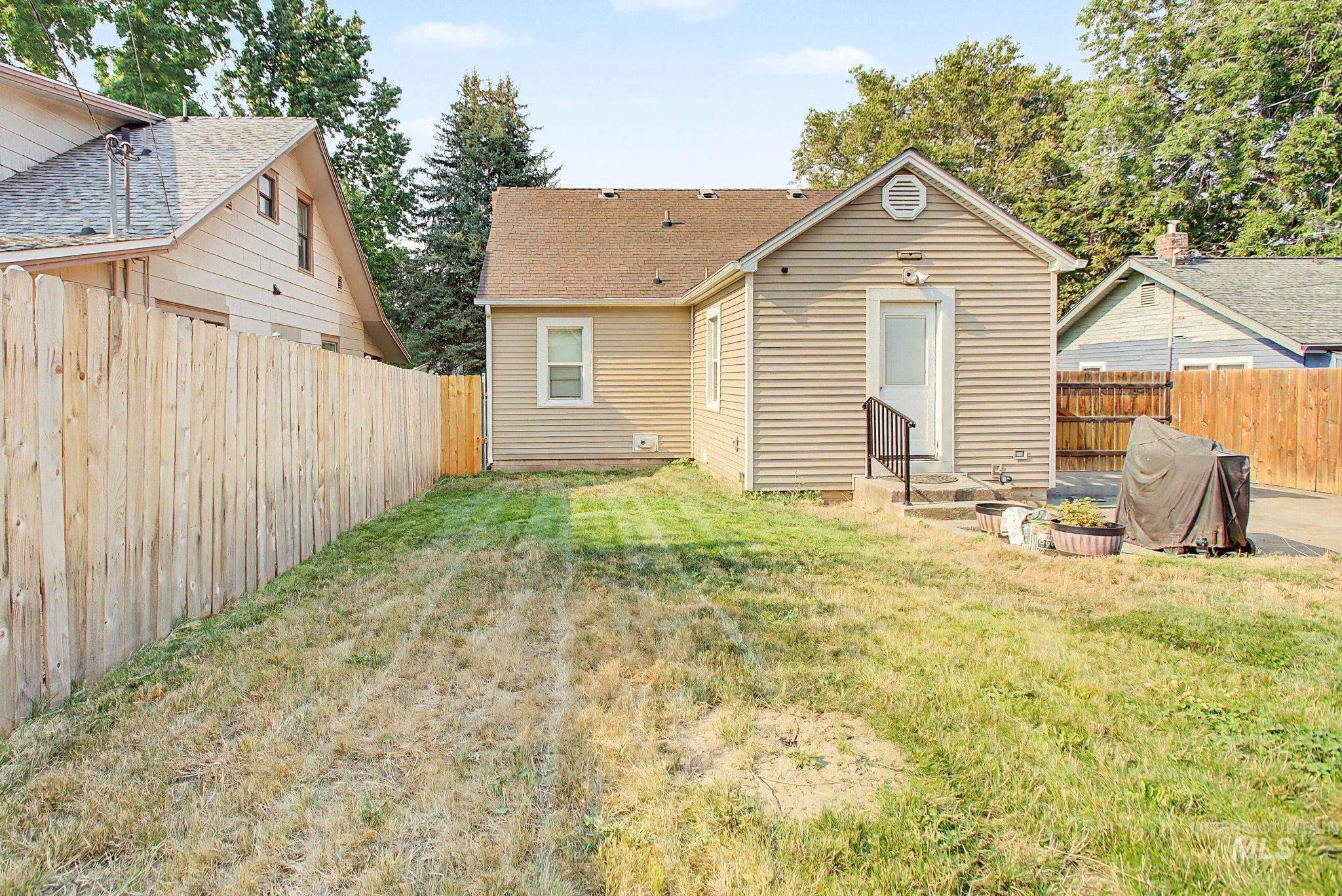 1106 14th Ave Property Photo 8