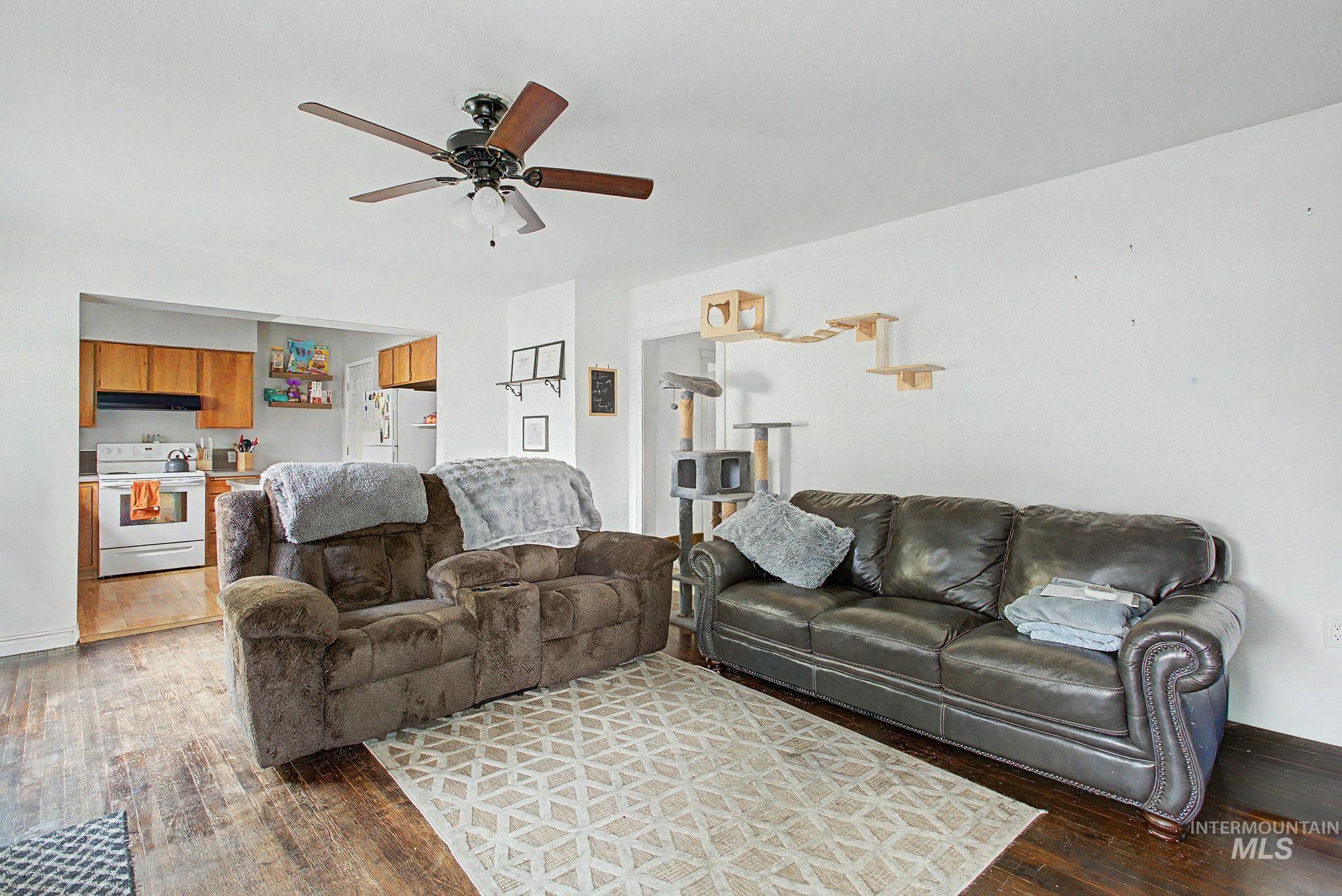 1106 14th Ave Property Photo 9