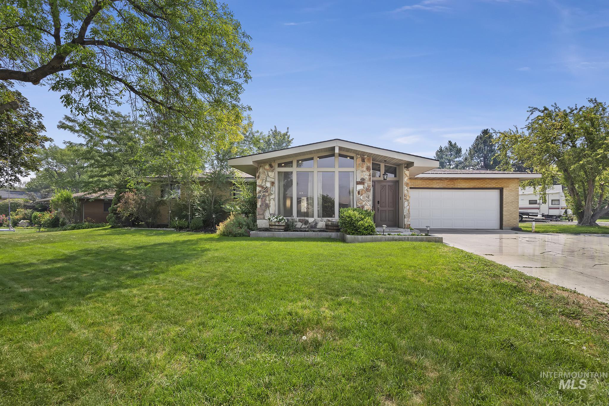 1228 Evergreen Dr Property Photo 1