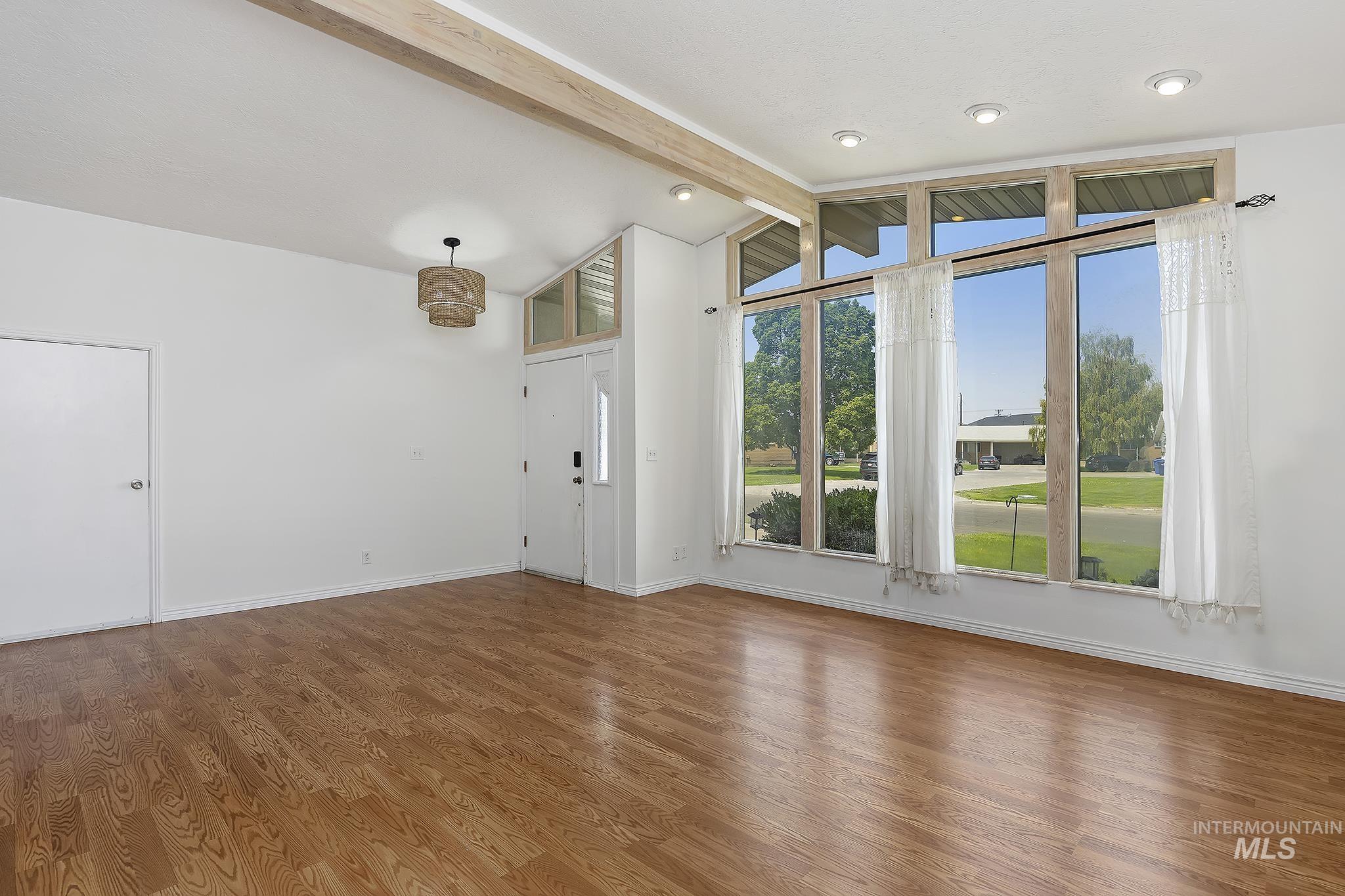 1228 Evergreen Dr Property Photo 4