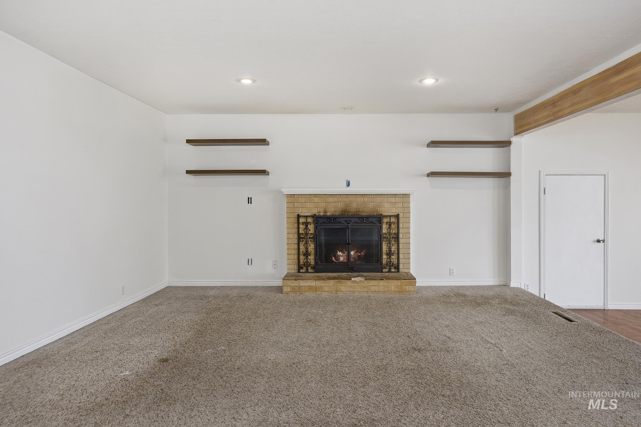 1228 Evergreen Dr Property Photo 9