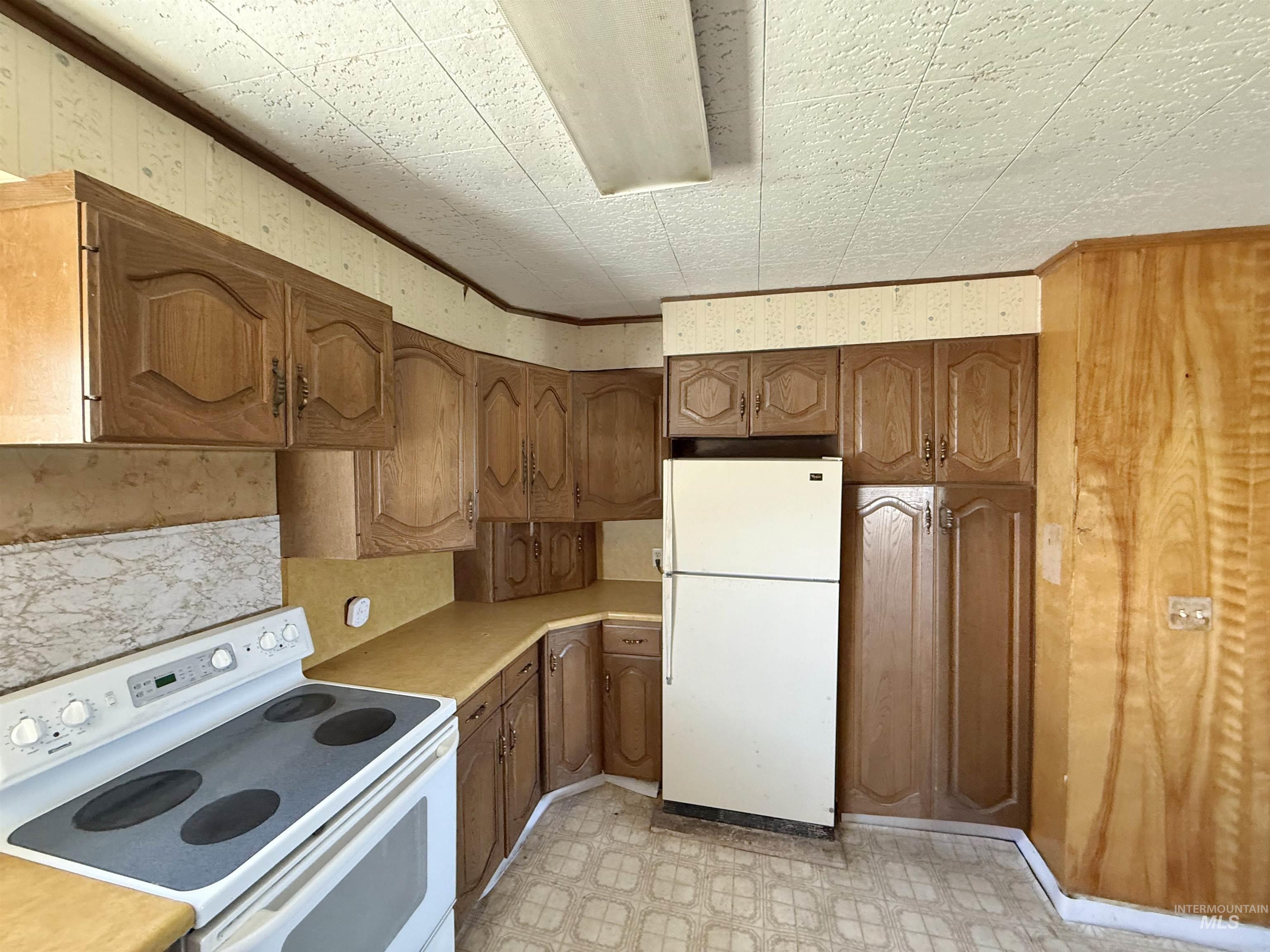 2002 Lund Road Property Photo 19
