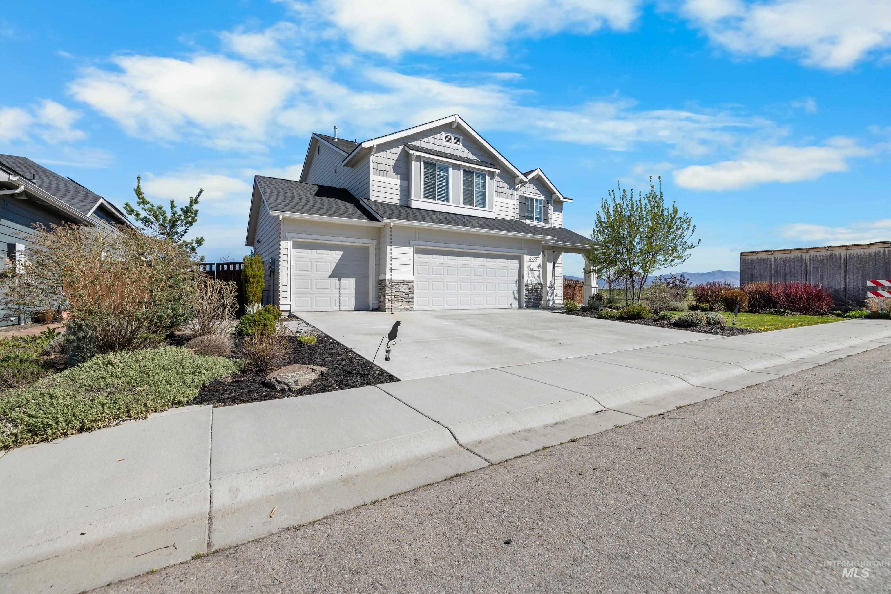 6988 Spur Street Property Photo 2