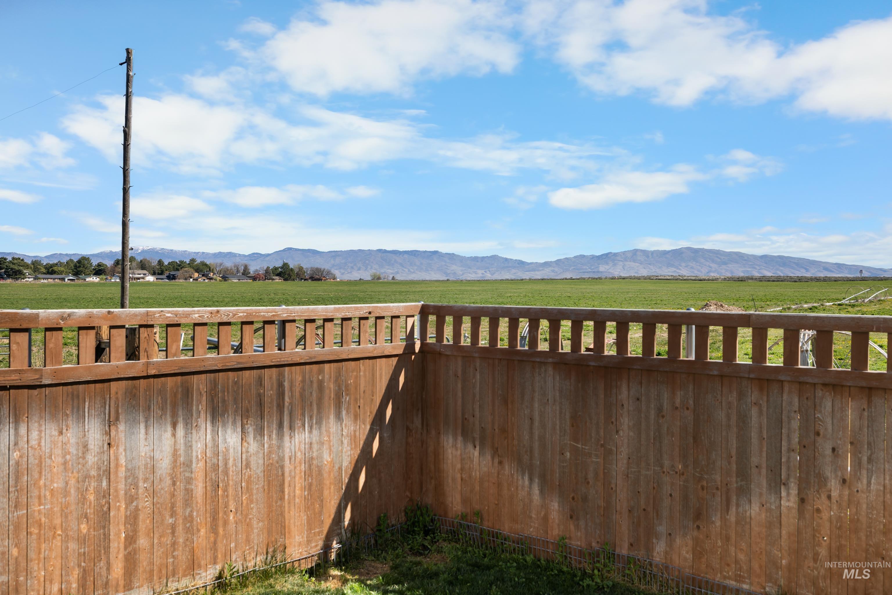 6988 Spur Street Property Photo 7