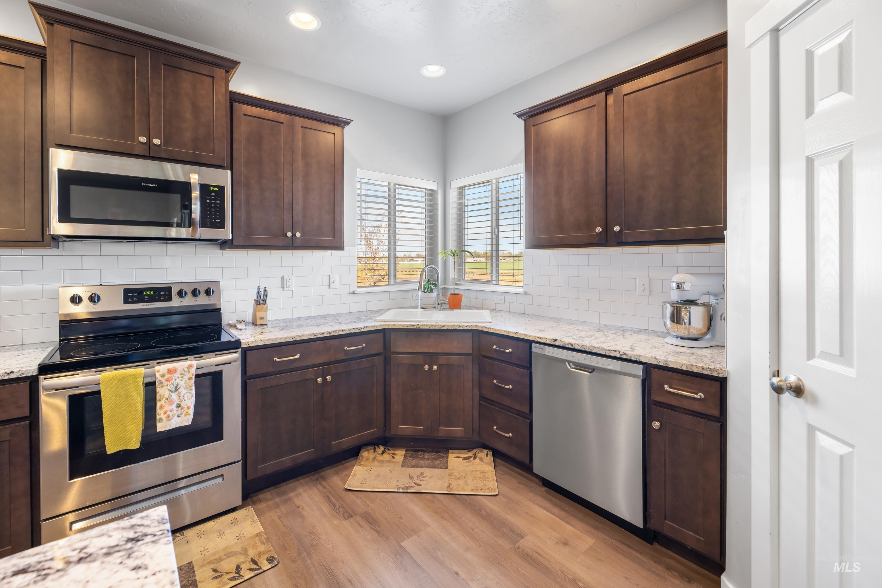 6988 Spur Street Property Photo 8