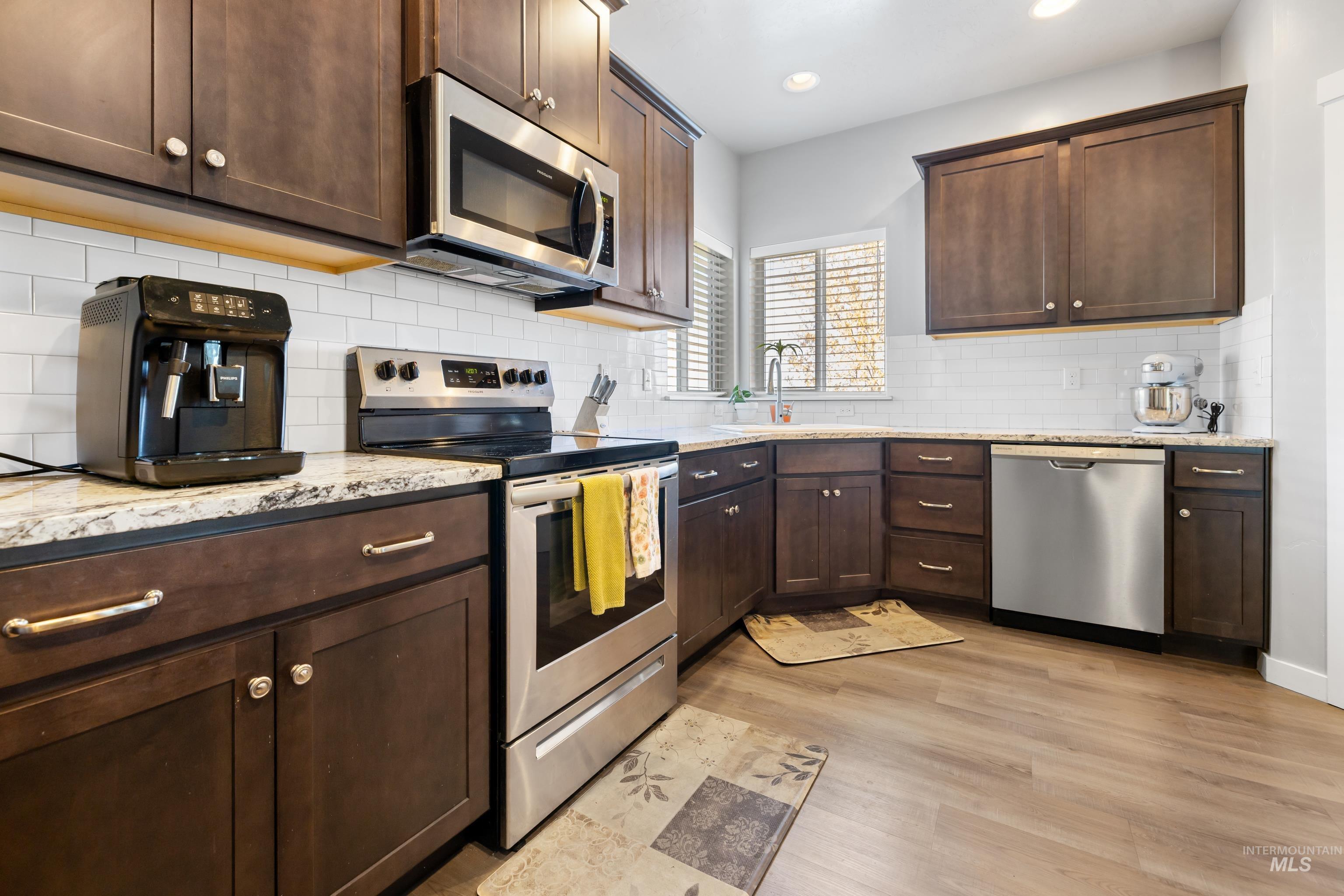 6988 Spur Street Property Photo 10