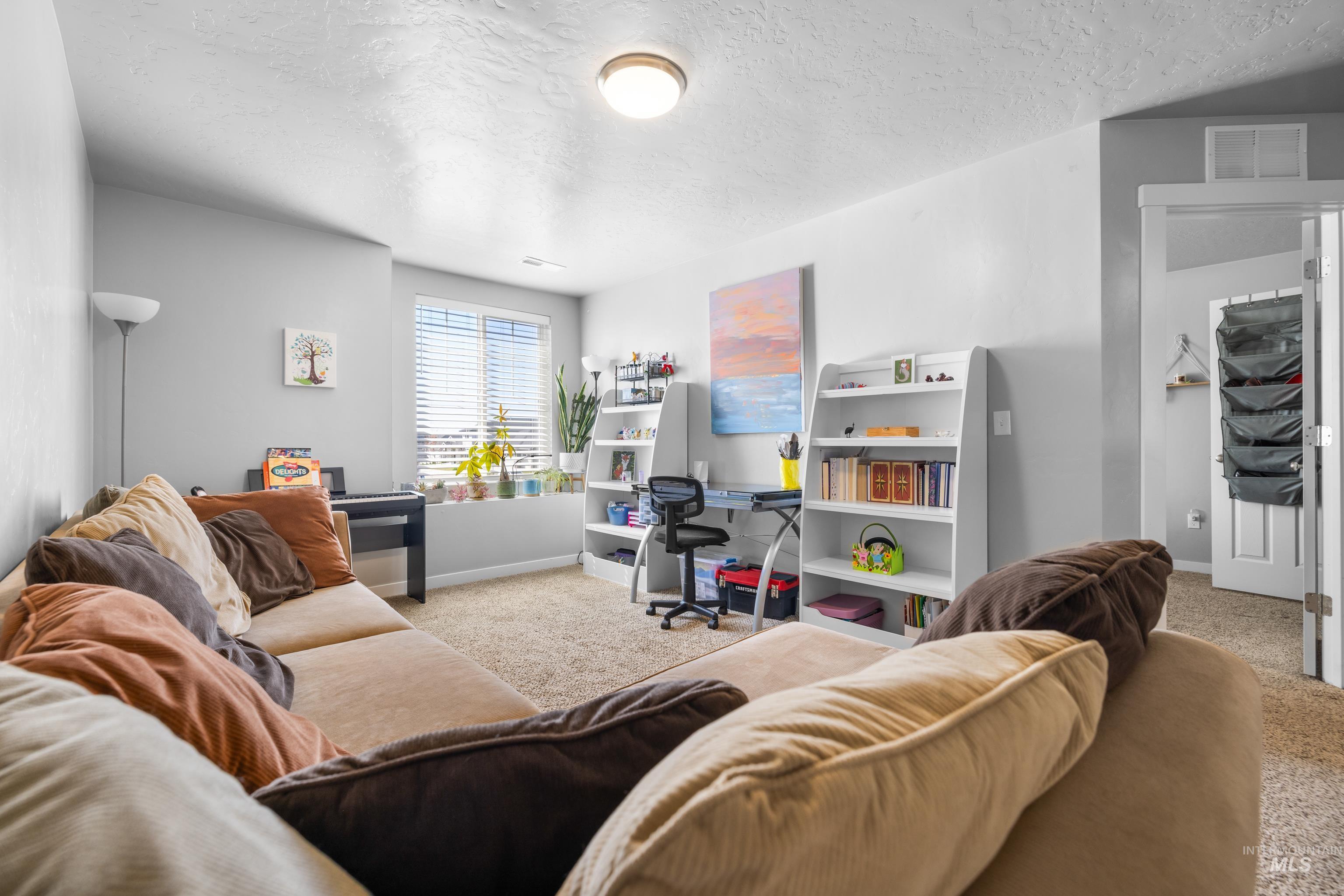 6988 Spur Street Property Photo 18