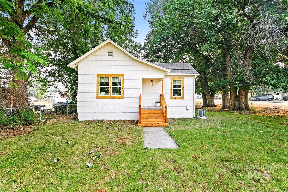 223 E Chicago St Property Photo 1