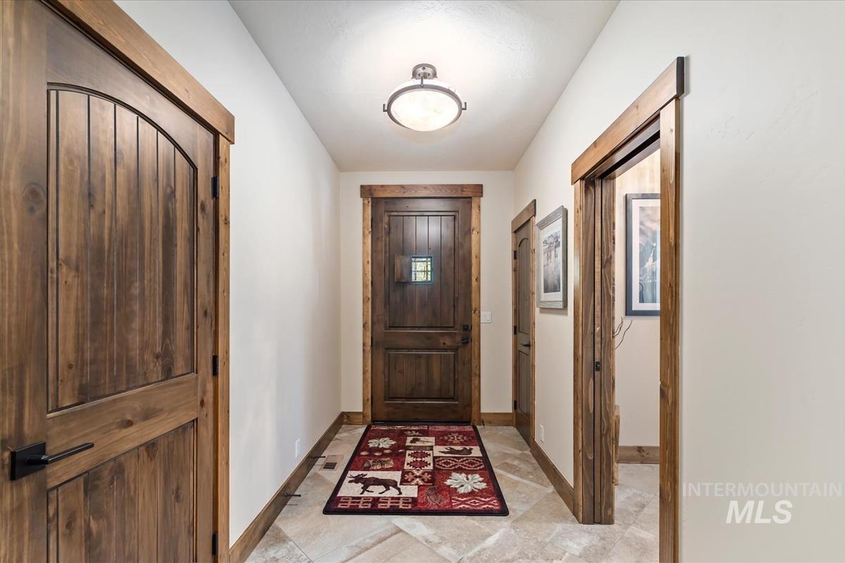 33 Sundance Property Photo 17