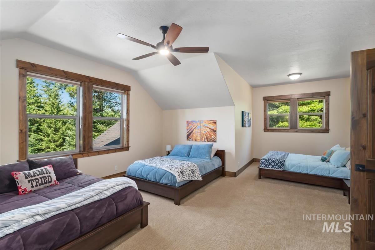 33 Sundance Property Photo 31